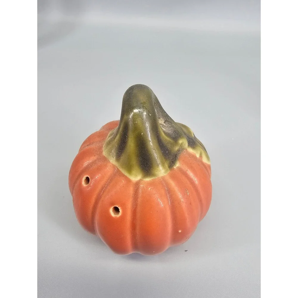 1 Pumpkin Shaker Small Excellent Orange Ceramic Fall Harvest Thanksgiving Decor